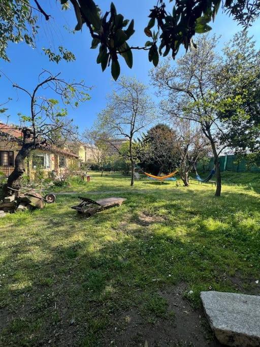 Navigli, Caratteristico Appartamento Milanese Luaran gambar